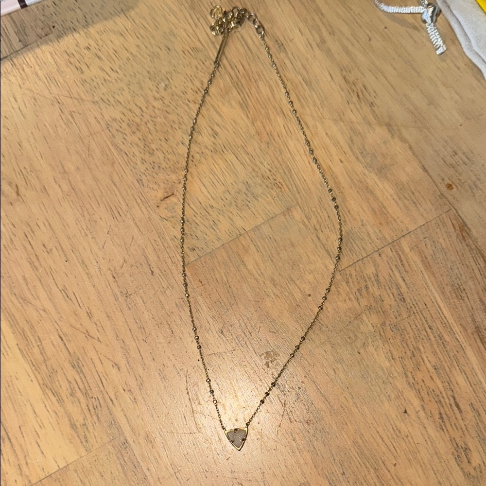 Elegant Gold Necklace with Pendant